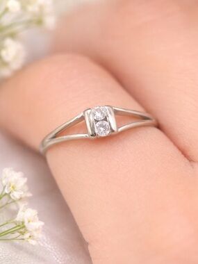 14k diamond Minimalist Ring - White gold